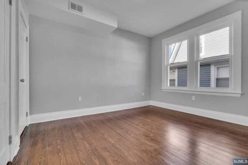 122 Grand Pl, Kearny NJ  07032-1847 exterior