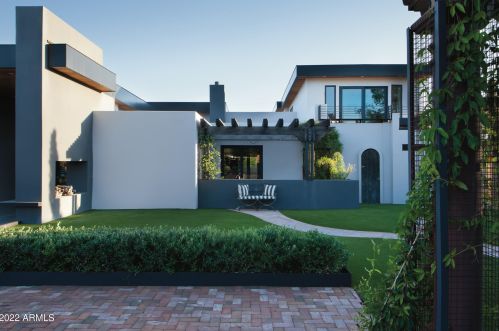 4621 Camelback Rd, Phoenix AZ 85033-1534 exterior