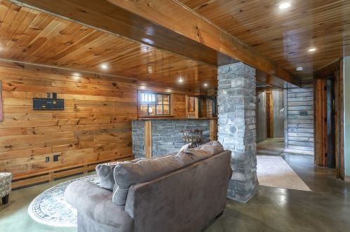 550 Hart St, Dighton MA  02715-1407 exterior