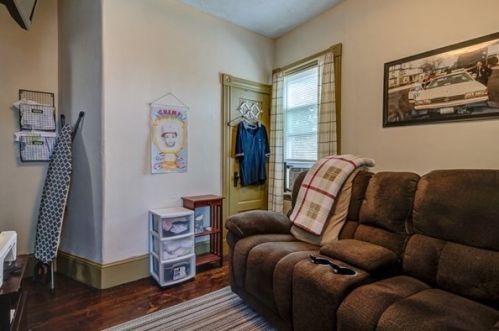 444 Brock Ave, New Bedford MA 02744-1437 exterior