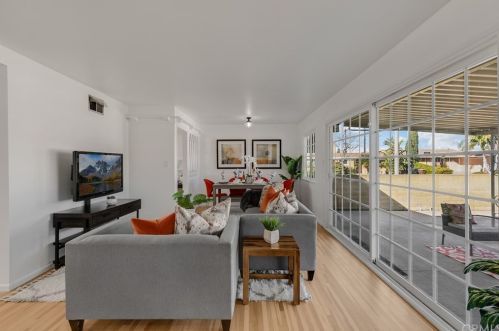 1431 Chalet Ave, Anaheim CA  92802-2146 exterior