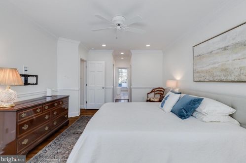 335 6 St, Philadelphia PA 19140-4560 exterior