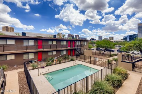 310 Earll Dr, Phoenix AZ 85013-4314 exterior