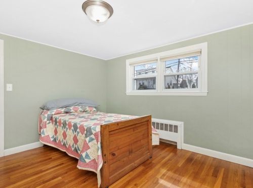 366 Sprague St, Dedham MA 02026-5242 exterior