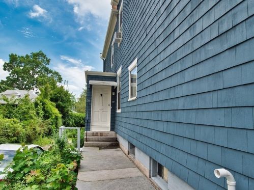 56 6th St, New Bedford MA 02740-6118 exterior