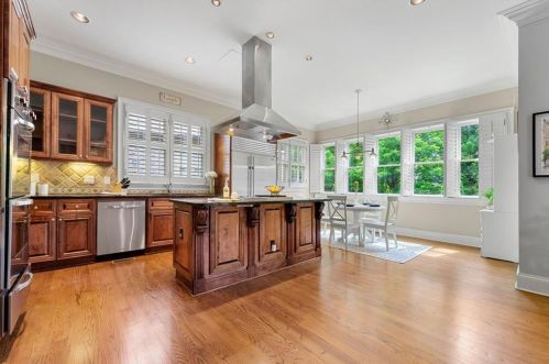 1789 Buckhead Vly Ln, Atlanta GA 30324-2795 exterior