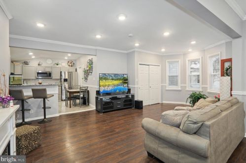 123 Maple Ave, West Deptford NJ  08093-1136 exterior