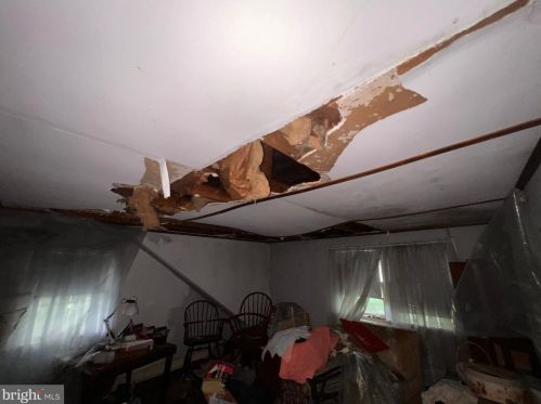 1287 Clements Bridge Rd, West Deptford NJ 08096-3085 exterior