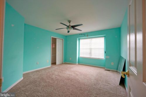 128 Betsy Ross Way, West Deptford NJ 08096-6872 exterior