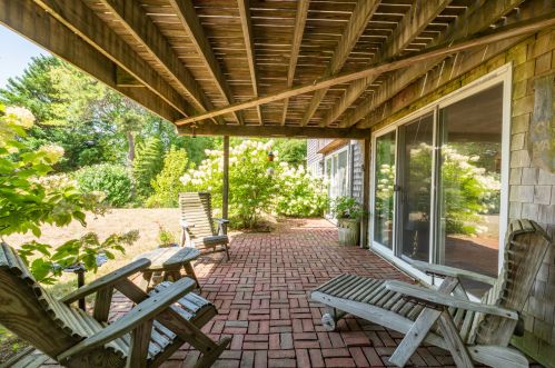 48 Strong Is Rd, Chatham MA 02633-1435 exterior