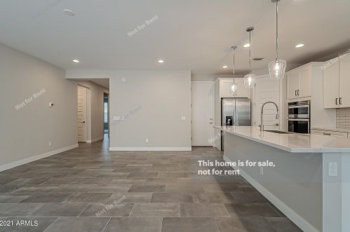 828 Amberwood Dr, Phoenix AZ 85045-0604 exterior