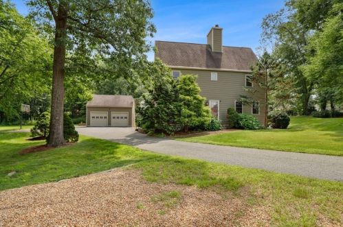 7 Apple Ridge Rd, Sutton MA  01590-2977 exterior