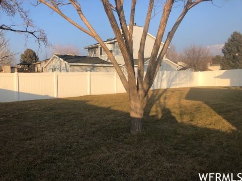 11118 Hawkwood Dr, Sandy UT 84094-7027 exterior