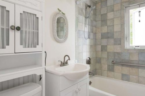 28 Hall St, Plymouth MA 02360-4122 exterior