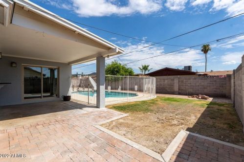 2165 Eugie Ave, Phoenix AZ 85029-1614 exterior