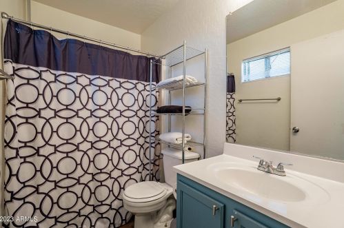 1818 63rd Dr, Phoenix AZ  85043-5748 exterior