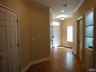 2 Kensington Ct, Tenafly NJ  07670-2872 exterior