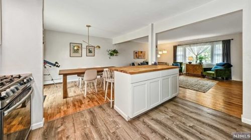 25 Catherine Ct, Skyline Lakes NJ  07456-1838 exterior