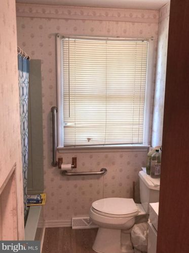 124 Military Dr, West Deptford NJ 08063-1507 exterior