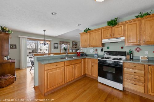 205 Maplewood Dr, Sycamore IL 60178-1154 exterior