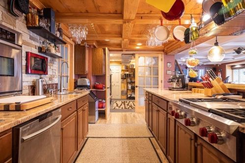 19 Over Jordan Rd, Wareham MA 02571-2414 exterior