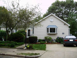 9 Roland St, Newton, MA 02461-1919