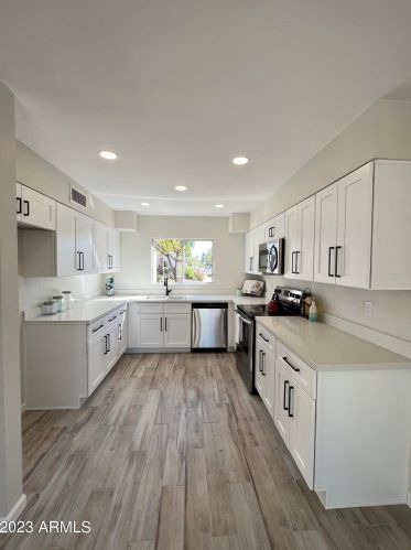 2942 Altadena Ave, Phoenix AZ 85029-3211 exterior