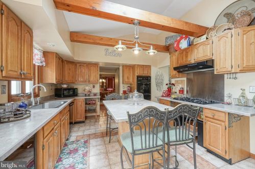 431 Meadowcroft Rd, West Deptford NJ 08096-4007 exterior