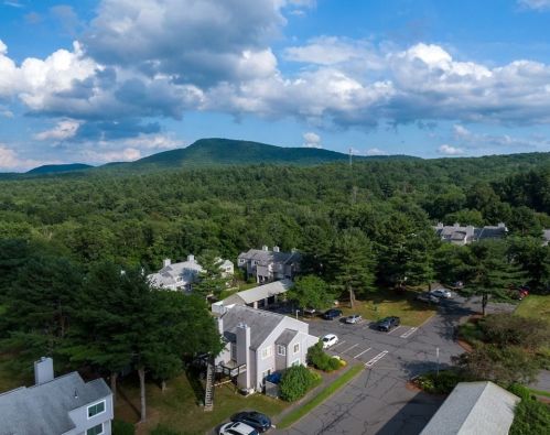 32 Autumn Ln, Amherst, MA 01002-3315