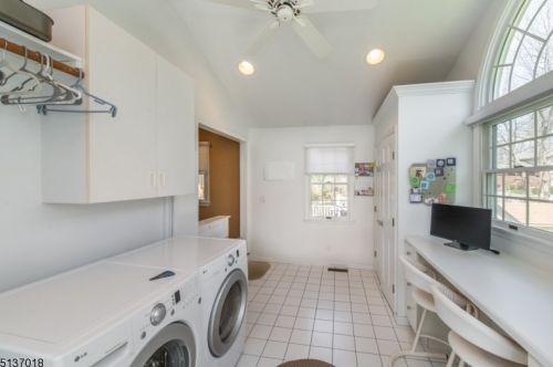 23 Brentwood Dr, East Hanover NJ 07936-2403 exterior