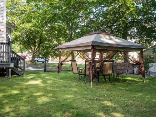 1174 Mammoth Rd, Dracut MA  01826-3147 exterior