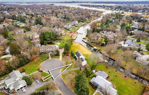 7 Pirates Cove Rd, Little Silver NJ 07739-1623 exterior