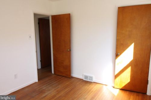 304 Main St, West Deptford NJ 08051-1031 exterior