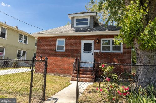 449 Broad St, West Deptford, NJ 08066-1086