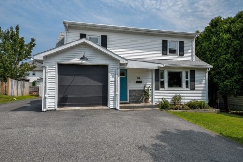 39 Monterey Rd, Worcester, MA 01606-2136