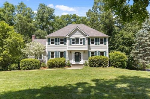 8 Heather Ln, Southborough, MA 01772-2060