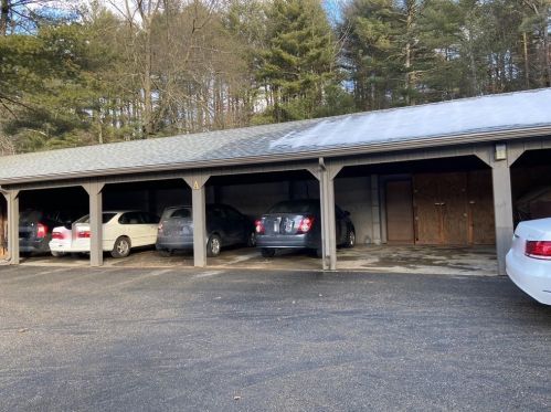 11 Chadwick Ct, Amherst MA  01002-2825 exterior