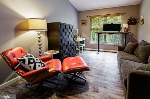 1103 Crestmont Dr, West Deptford NJ 08051-2158 exterior