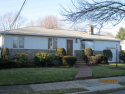 69 Selwyn Rd, Newton, MA 02461-2125