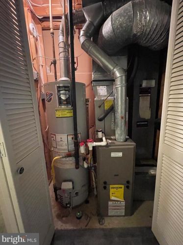 8 Coachlight Dr, Erial NJ 08081-5609 exterior