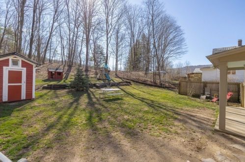 17 Pleasant St, Montgomery MA 01085-3719 exterior