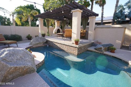 318 Campo Bello Dr, Phoenix AZ 85032-2216 exterior