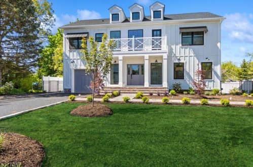 19 Grant Ave, East Hanover NJ  07936-2950 exterior