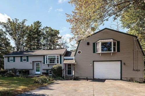 245 Frst Park Rd, Dracut MA  01826-4319 exterior