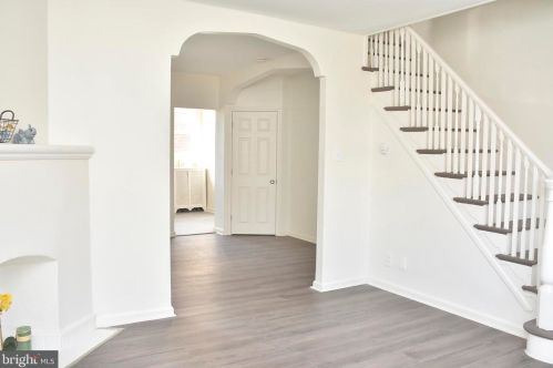 1346 Gilham St, Philadelphia, PA 19111-5524