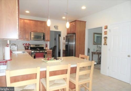 94 Drift Ave, Trenton NJ 08648-3505 exterior