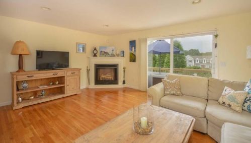 850 Falmouth Hwy, Falmouth MA 02540-2118 exterior