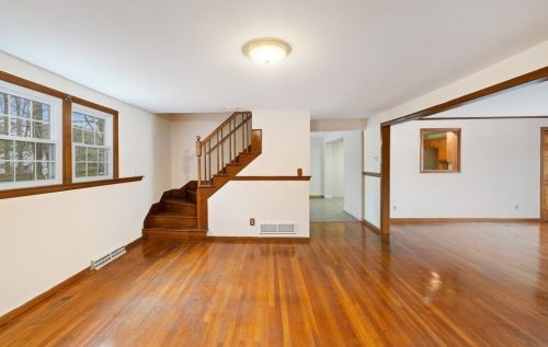 1086 Burt St, Taunton MA 02780-5166 exterior