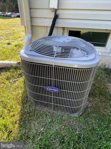 8 Coachlight Dr, Erial NJ 08081-5609 exterior