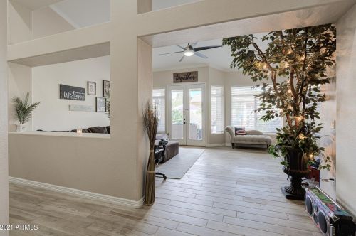 2702 Amberwood Dr, Phoenix AZ  85045-4208 exterior